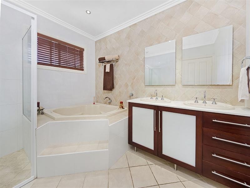 4 Snowgum Place, Alfords Point NSW 2234