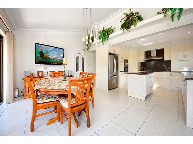 22 Waverly Place, Illawong NSW 2234