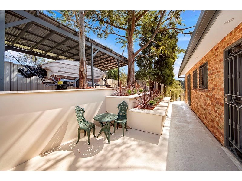 22 Waverly Place, Illawong NSW 2234