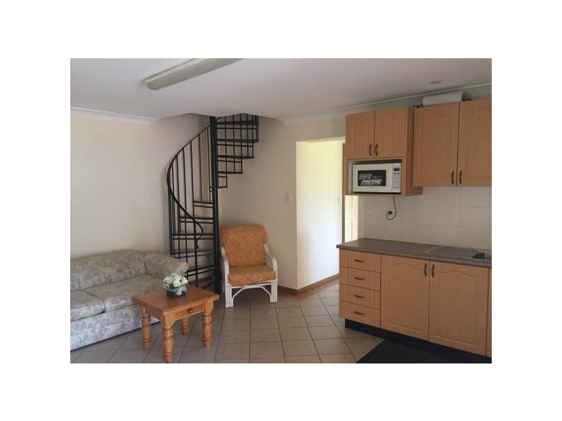 Flat 4 Redman Avenue, Illawong NSW 2234