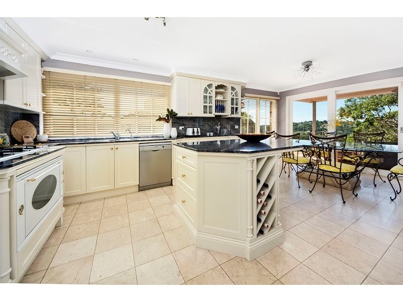 8 Bignell Street, Illawong NSW 2234