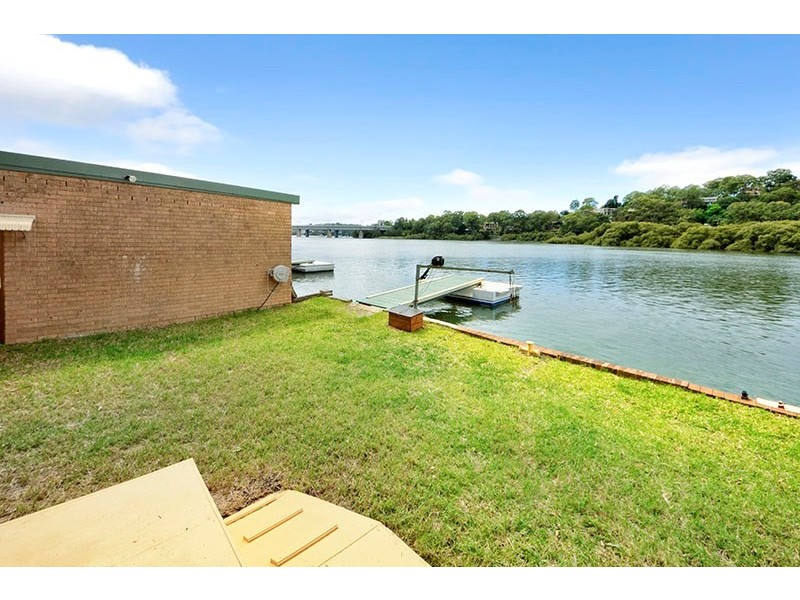 8 Bignell Street, Illawong NSW 2234