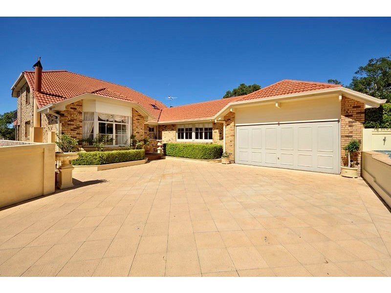 8 Bignell Street, Illawong NSW 2234