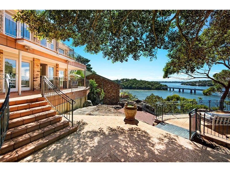 8 Bignell Street, Illawong NSW 2234