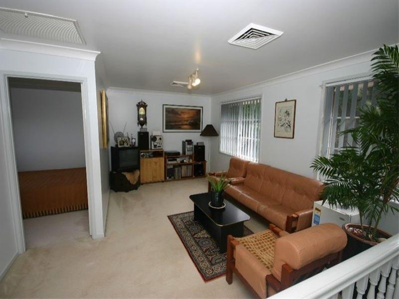 11 Phoenix Place, Illawong NSW 2234