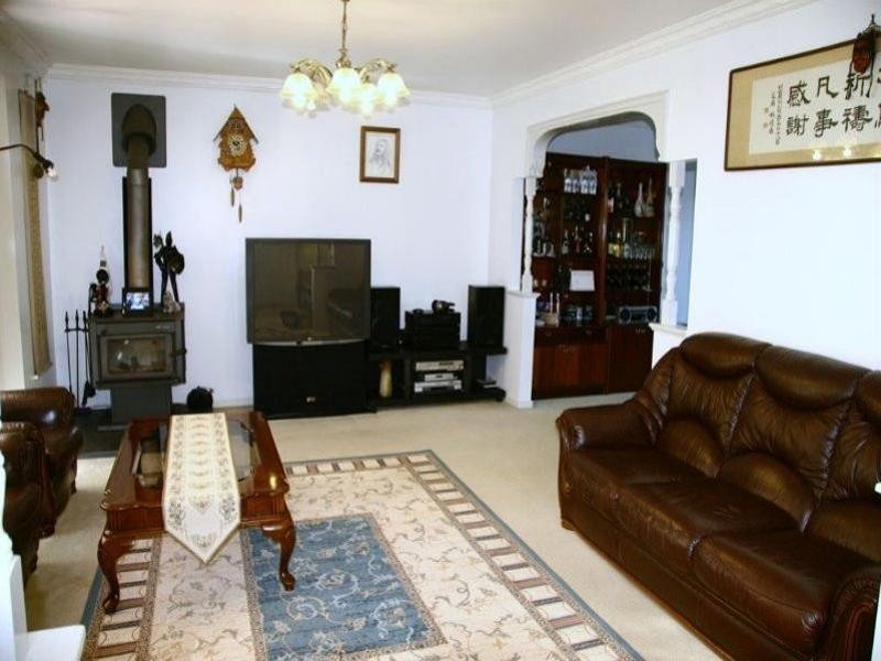 11 Phoenix Place, Illawong NSW 2234