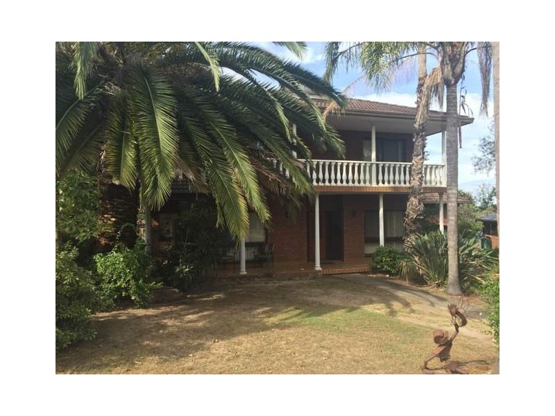 8 Cuthbert Place, Menai NSW 2234