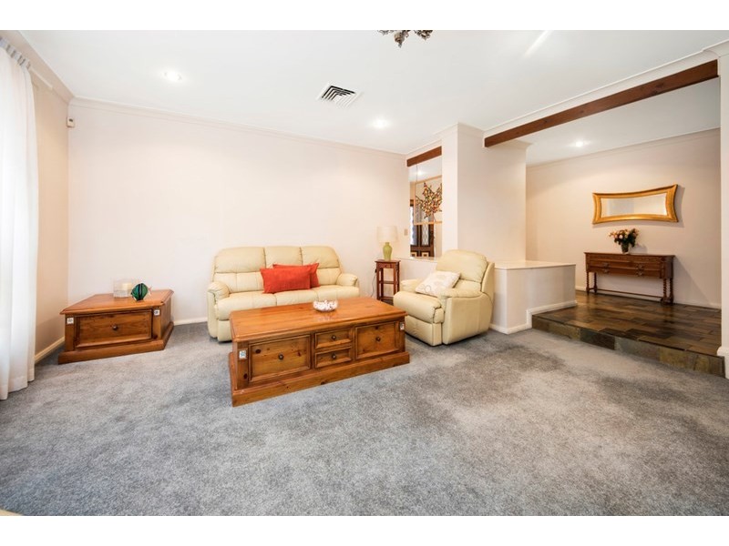 40 Mariner Road, Illawong NSW 2234