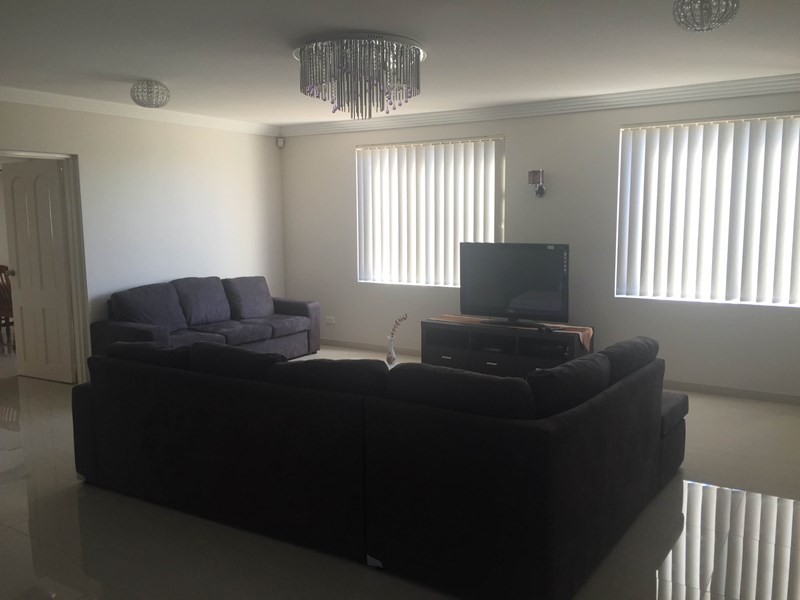 10 Beaumaris Drive, Menai NSW 2234