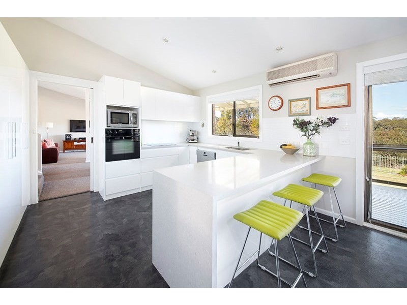 10 Bampton Avenue, Illawong NSW 2234