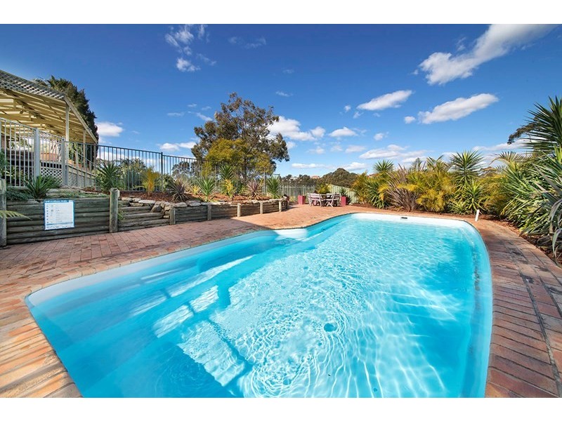 10 Bampton Avenue, Illawong NSW 2234