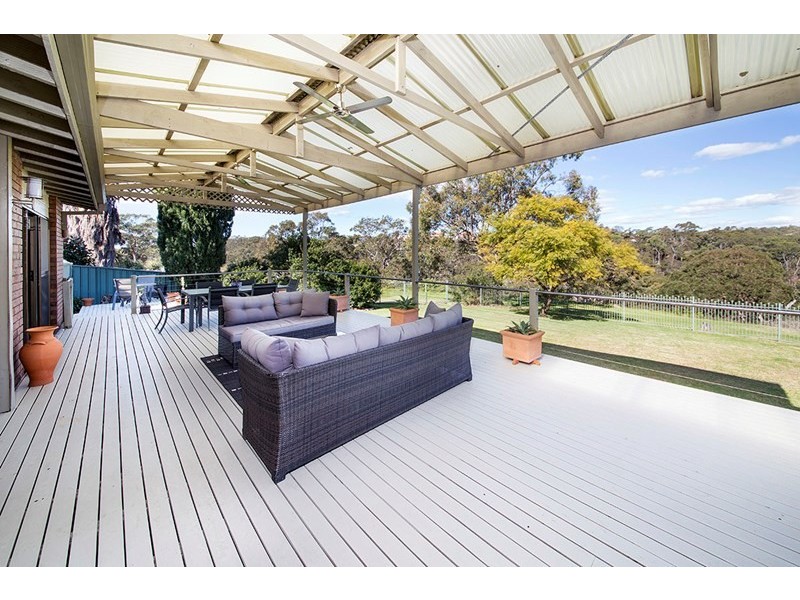 10 Bampton Avenue, Illawong NSW 2234