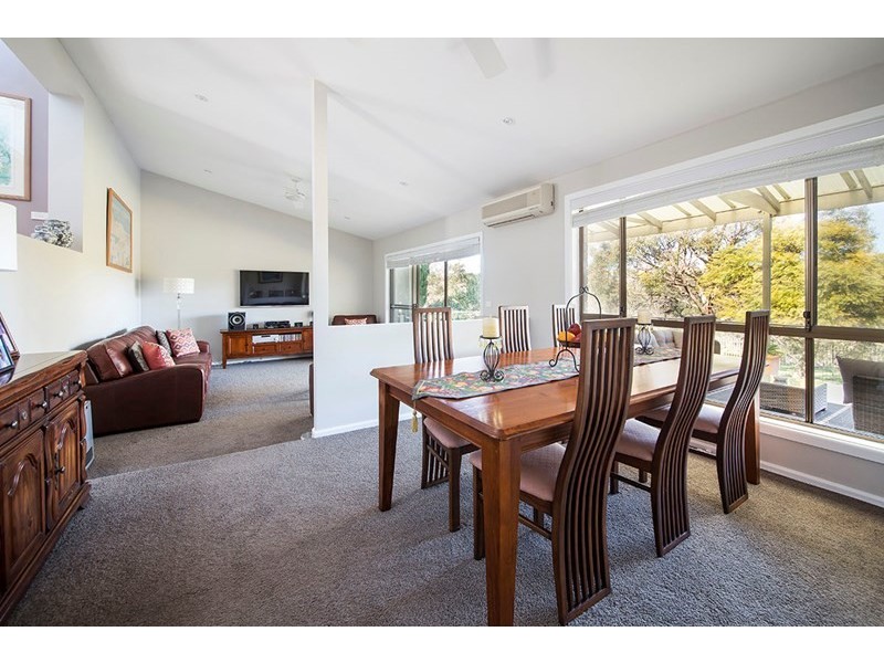 10 Bampton Avenue, Illawong NSW 2234