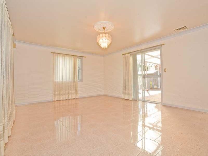 8 Sproule Road, Illawong NSW 2234