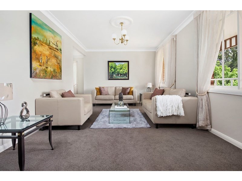 15 Burley Close, Illawong NSW 2234