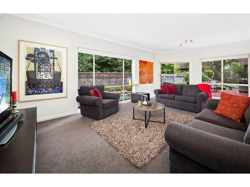 15 Burley Close, Illawong NSW 2234