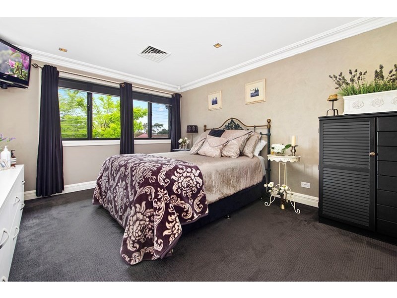 39 Jervis Drive, Illawong NSW 2234
