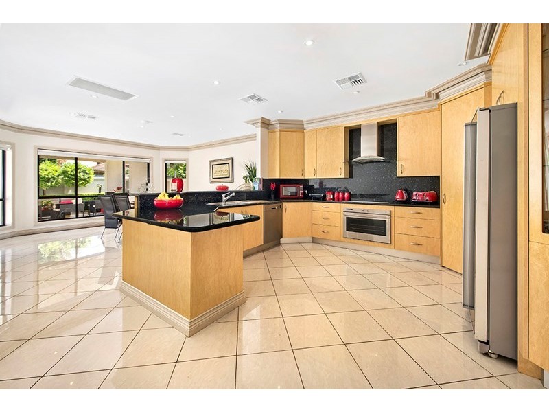 9 Kinsella Street, Illawong NSW 2234