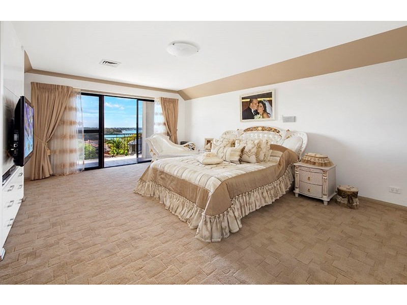 9 Kinsella Street, Illawong NSW 2234