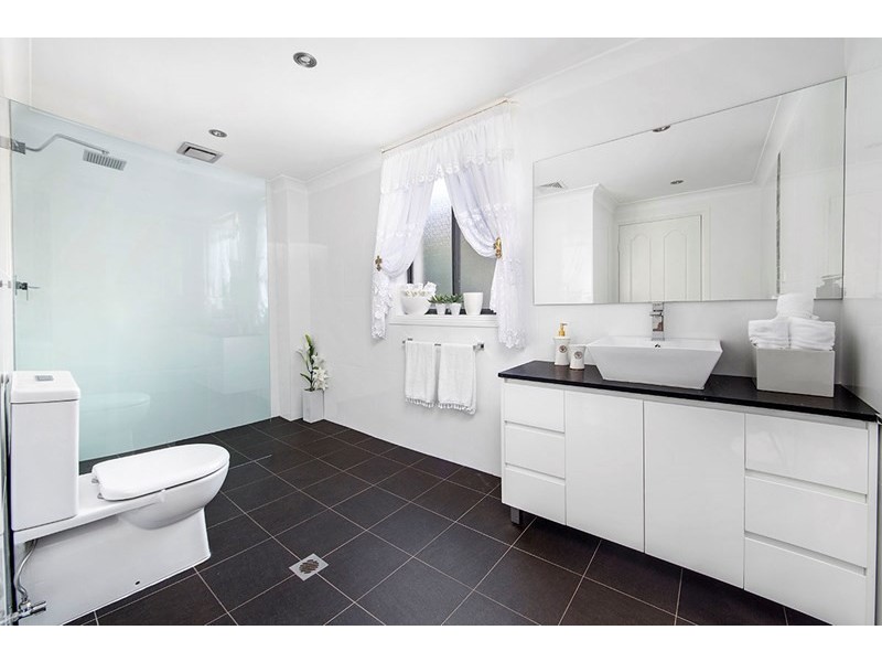 9 Kinsella Street, Illawong NSW 2234