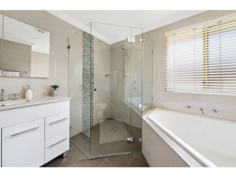 4 Lemongum Place, Alfords Point NSW 2234