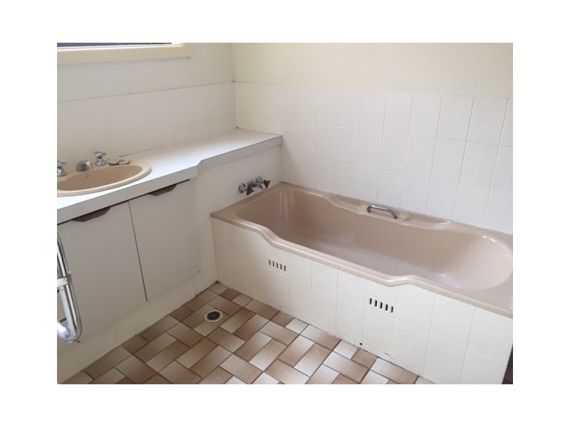 48 Bignell Street, Illawong NSW 2234