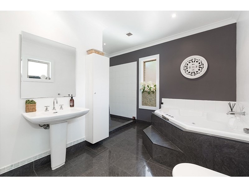 7 Tabard Place, Illawong NSW 2234