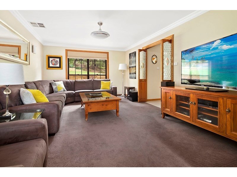 16 Moreton Road, Illawong NSW 2234