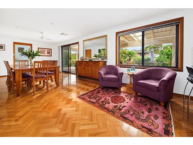 16 Moreton Road, Illawong NSW 2234