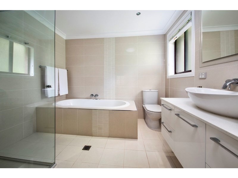 16 Moreton Road, Illawong NSW 2234