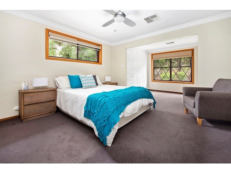 16 Moreton Road, Illawong NSW 2234