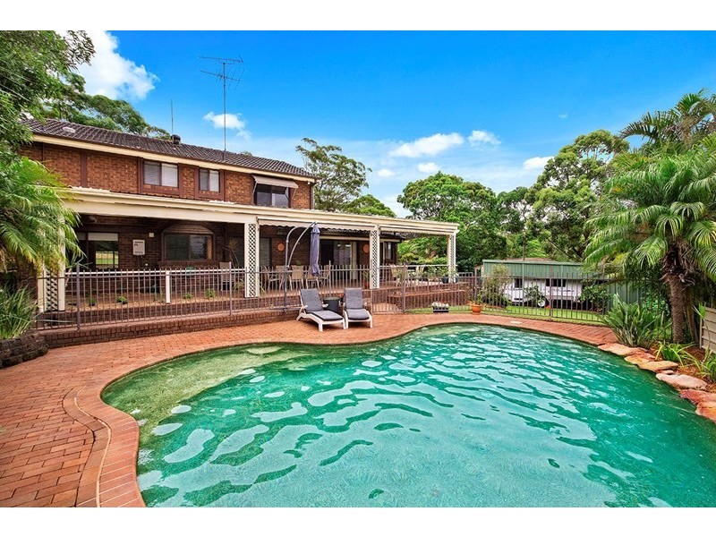 16 Moreton Road, Illawong NSW 2234