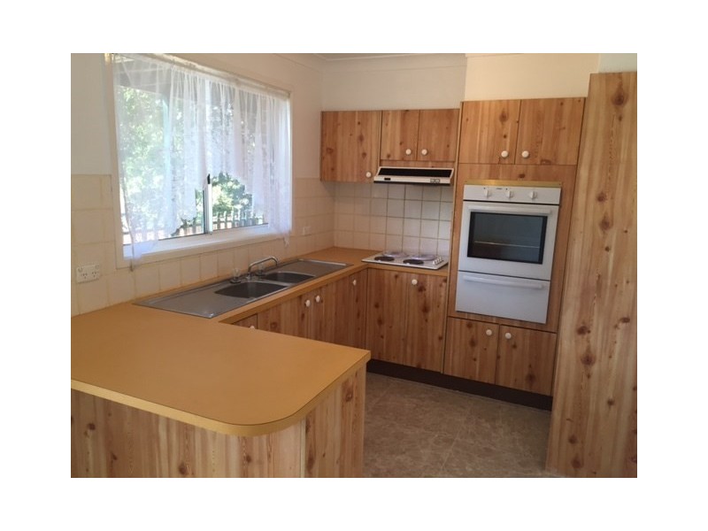 95 Blaxland Drive, Illawong NSW 2234