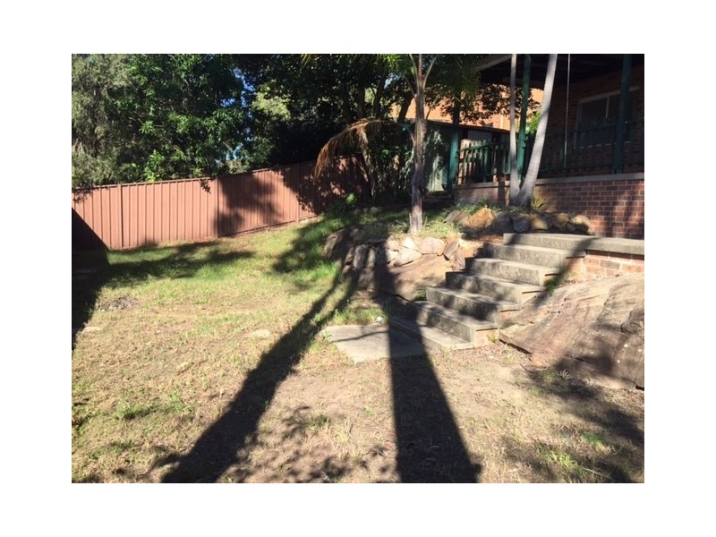 95 Blaxland Drive, Illawong NSW 2234