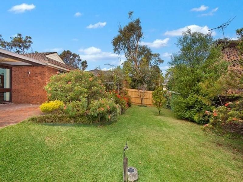 7 Blaxland Drive, Illawong NSW 2234
