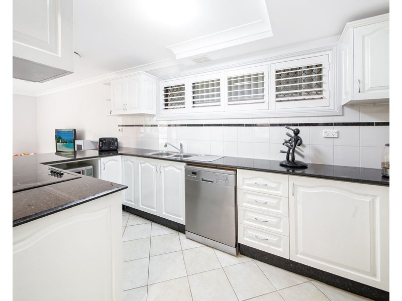 2/84 Griffin Parade, Illawong NSW 2234