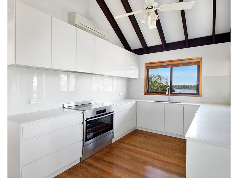 7 McPherson Place, Illawong NSW 2234