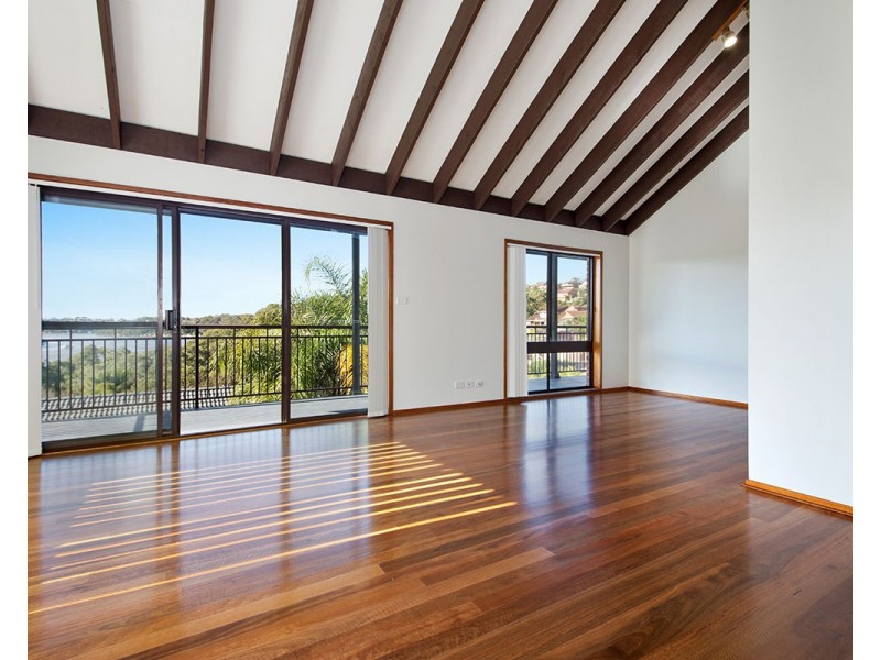 7 McPherson Place, Illawong NSW 2234