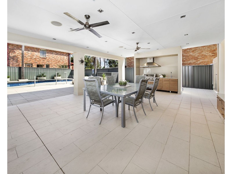 8 Sproule Road, Illawong NSW 2234