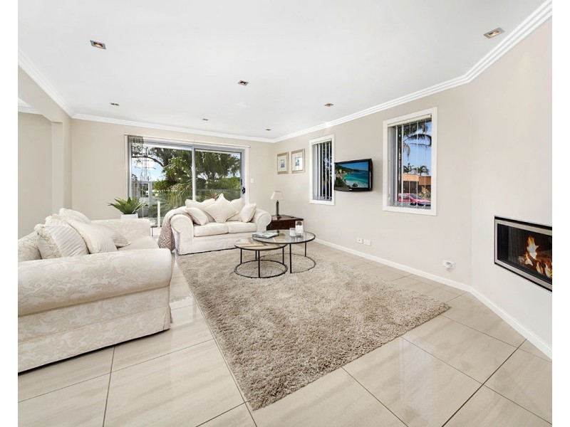 8 Sproule Road, Illawong NSW 2234