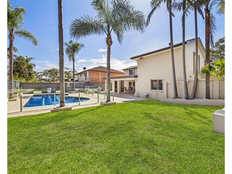 8 Sproule Road, Illawong NSW 2234