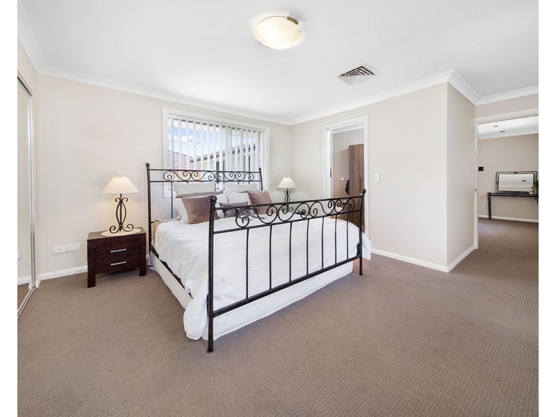 8 Sproule Road, Illawong NSW 2234