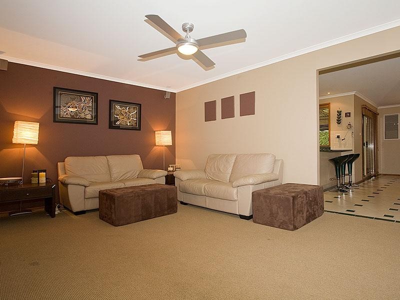 1 Barnsley Place, Menai NSW 2234