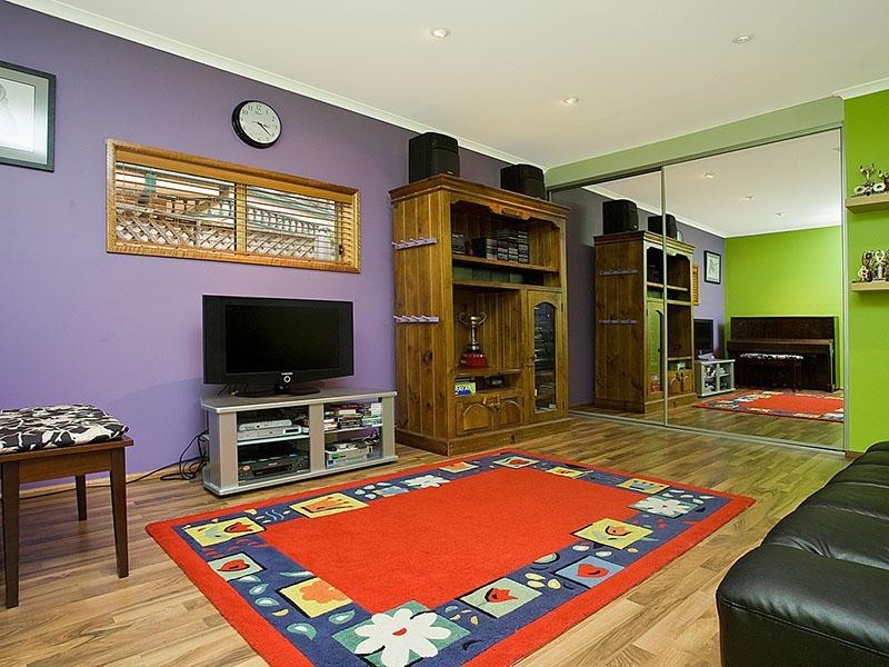 1 Barnsley Place, Menai NSW 2234