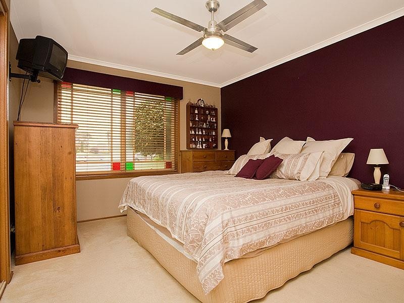 1 Barnsley Place, Menai NSW 2234