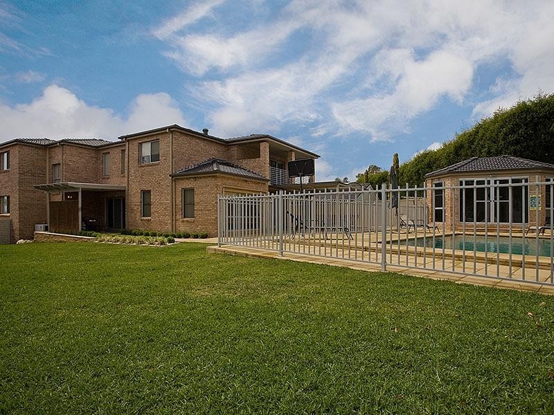 37 Mariner Road, Illawong NSW 2234
