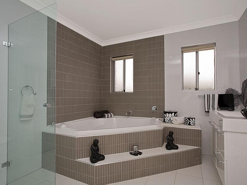 37 Mariner Road, Illawong NSW 2234