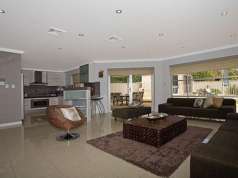 37 Mariner Road, Illawong NSW 2234