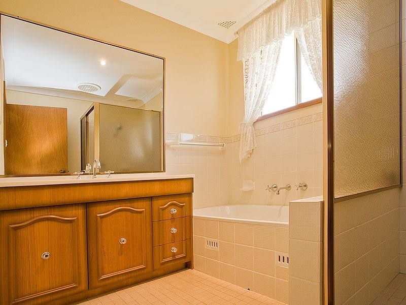 1 Marlock Place, Alfords Point NSW 2234