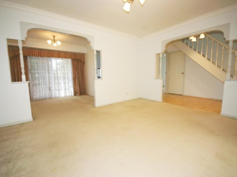 11 Phoenix Place, Illawong NSW 2234